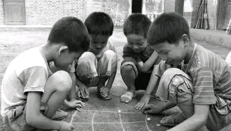 忍着,别哭,农村70后,80后,90后小时候上学的场景