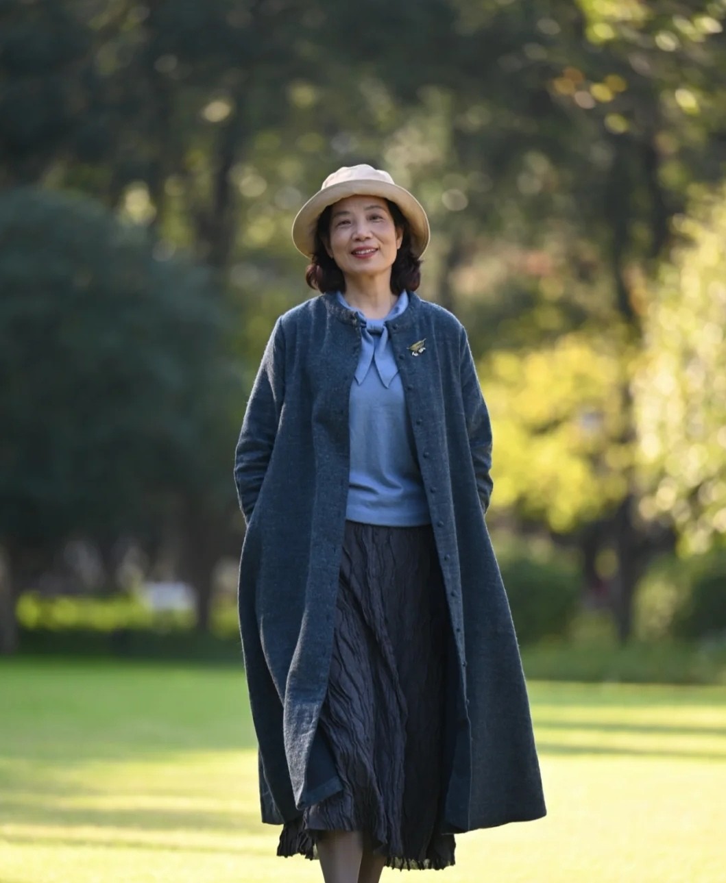 既然已经老去更要穿得高级学学这几位阿姨的穿搭时髦又减龄