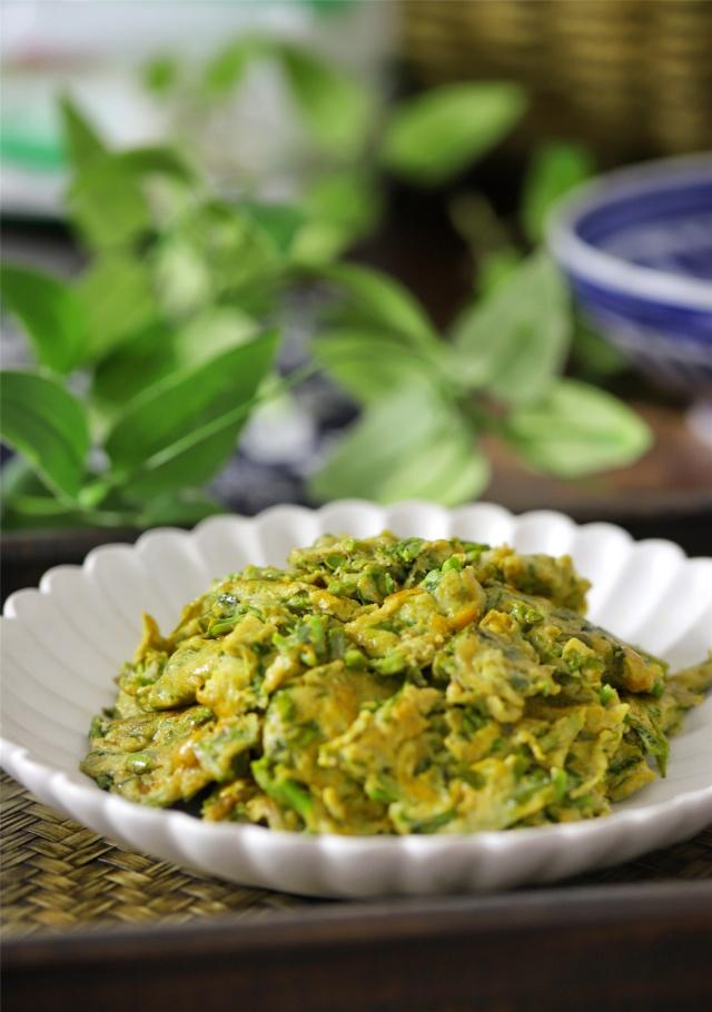 香椿炒鸡蛋千万别直接下锅多加这一步鲜香好吃更营养