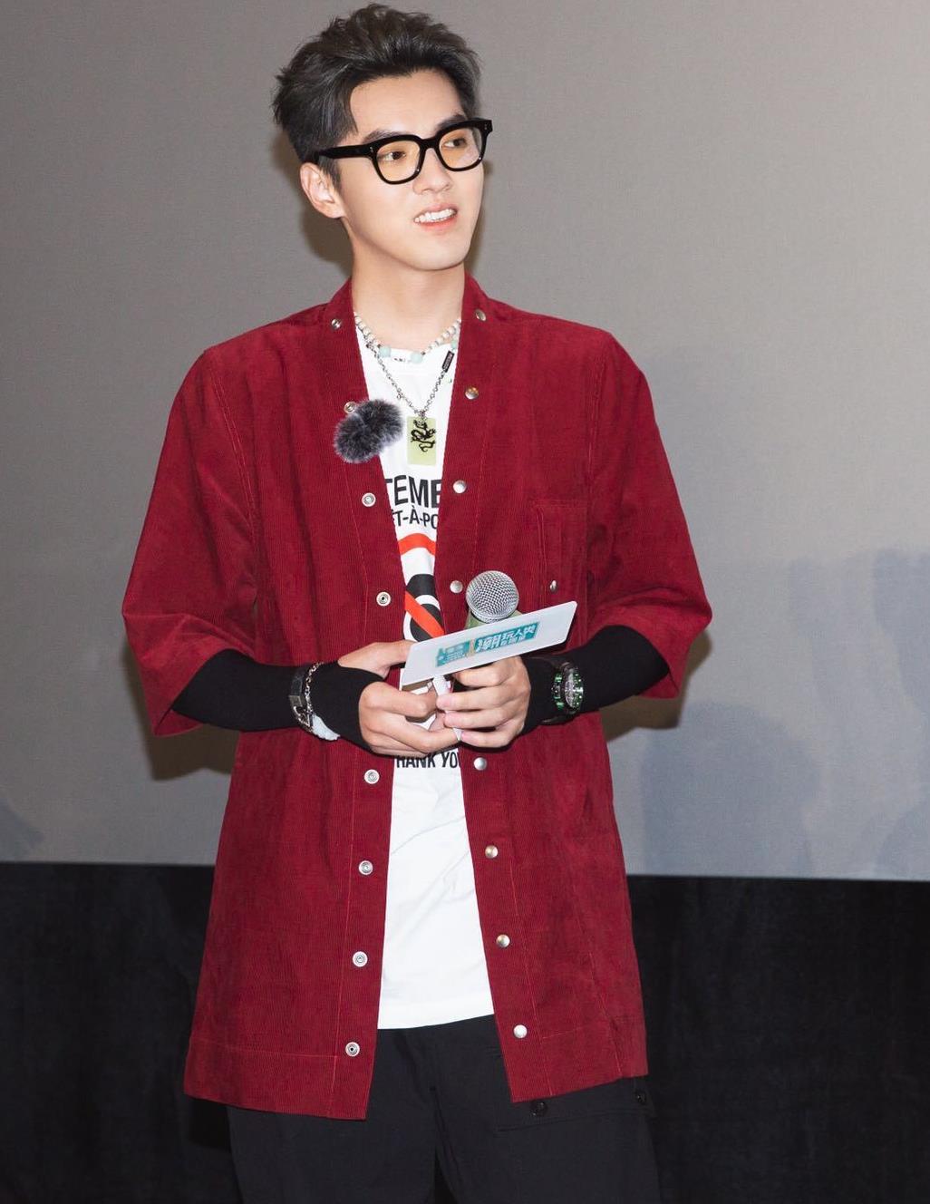 为什么吴亦凡穿红色觉得很帅?感觉任何场合都可以穿