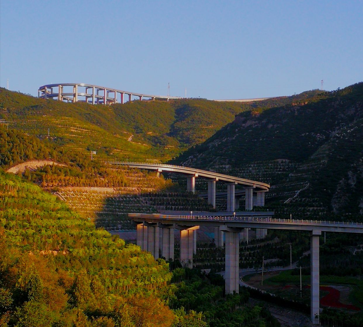 太原天龙山螺旋"网红"桥_高清图集_新浪网