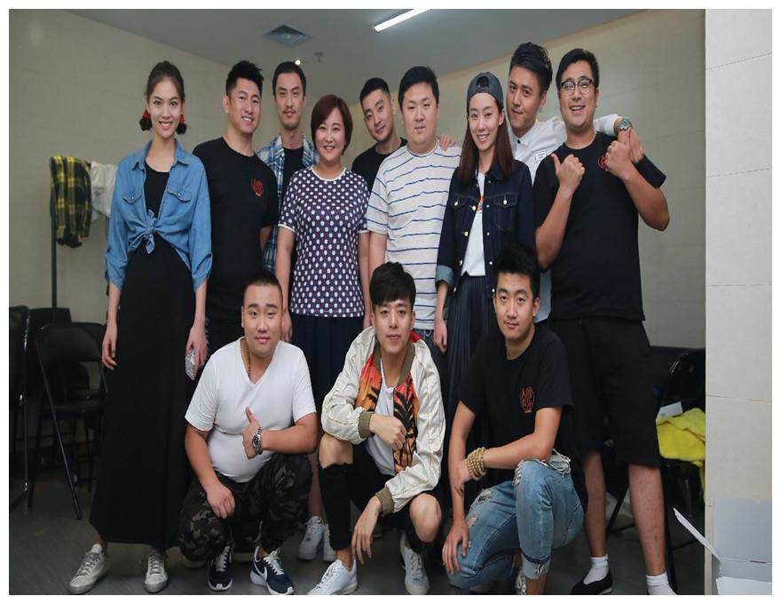 贾玲大碗娱乐老板 旗下有很多优秀喜剧演员 许君聪也在旗下