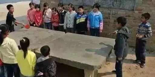 忍着,别哭,农村70后,80后,90后小时候上学的场景