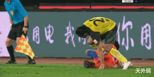 洛国富已道歉,而戴琳反其道而行之,回应球迷:怎么滚你教教我?休闲区蓝鸢梦想 - Www.slyday.coM 洛国富已道歉,而戴琳反其道而行之,回应球迷:怎么滚你教教我?休闲区蓝鸢梦想 - Www.slyday.coM