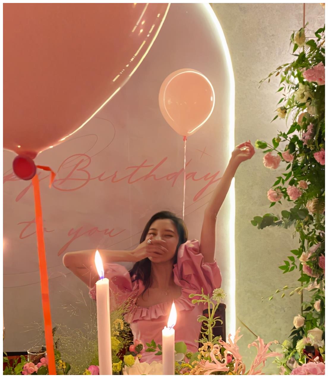 宋妍霏生日会,999朵玫瑰花太抢镜,送礼人的身份早该想到的