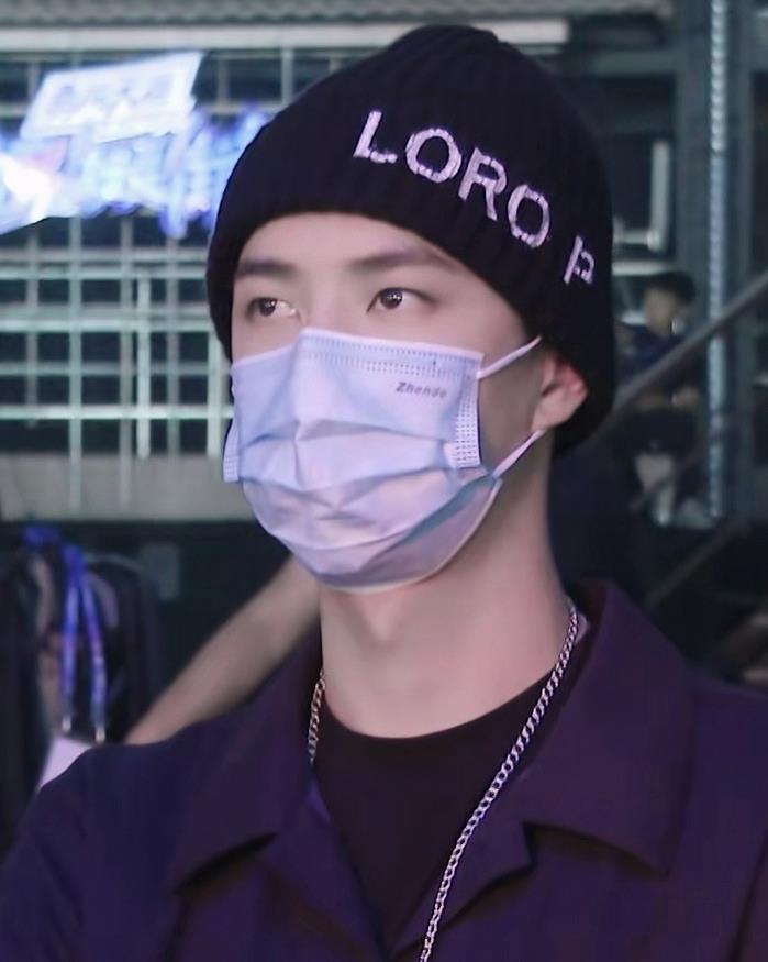 王一博街舞也有美妆蛋啵了这美妆蛋可以追溯到他小时候