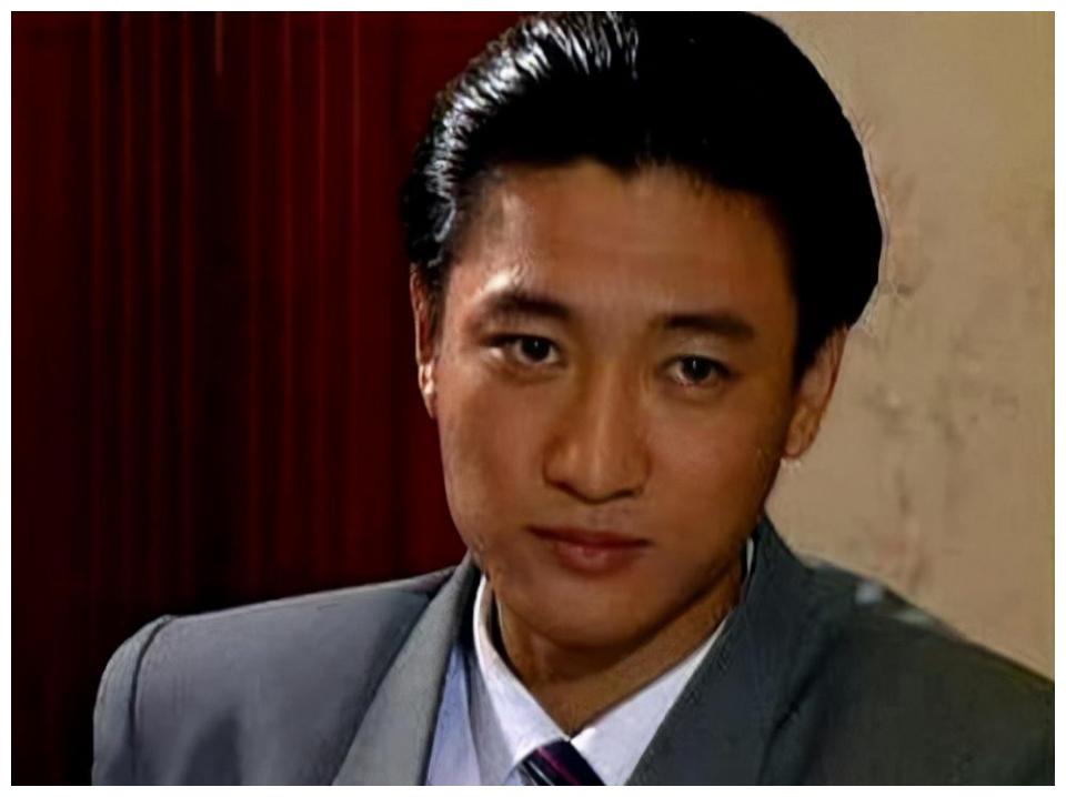 他曾出演《赌王风云》,在其中饰演赌王谭天华;他曾出演过经典历史剧