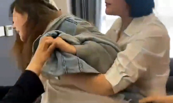 网传济南一整形机构女老板殴打顾客,警方介入调查休闲区蓝鸢梦想 - Www.slyday.coM 网传济南一整形机构女老板殴打顾客,警方介入调查休闲区蓝鸢梦想 - Www.slyday.coM