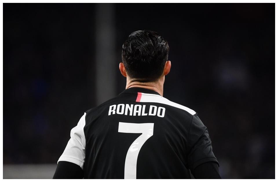 c罗多伟大?提升7号球衣质量!能对抗梅西马拉多纳贝利的10号!