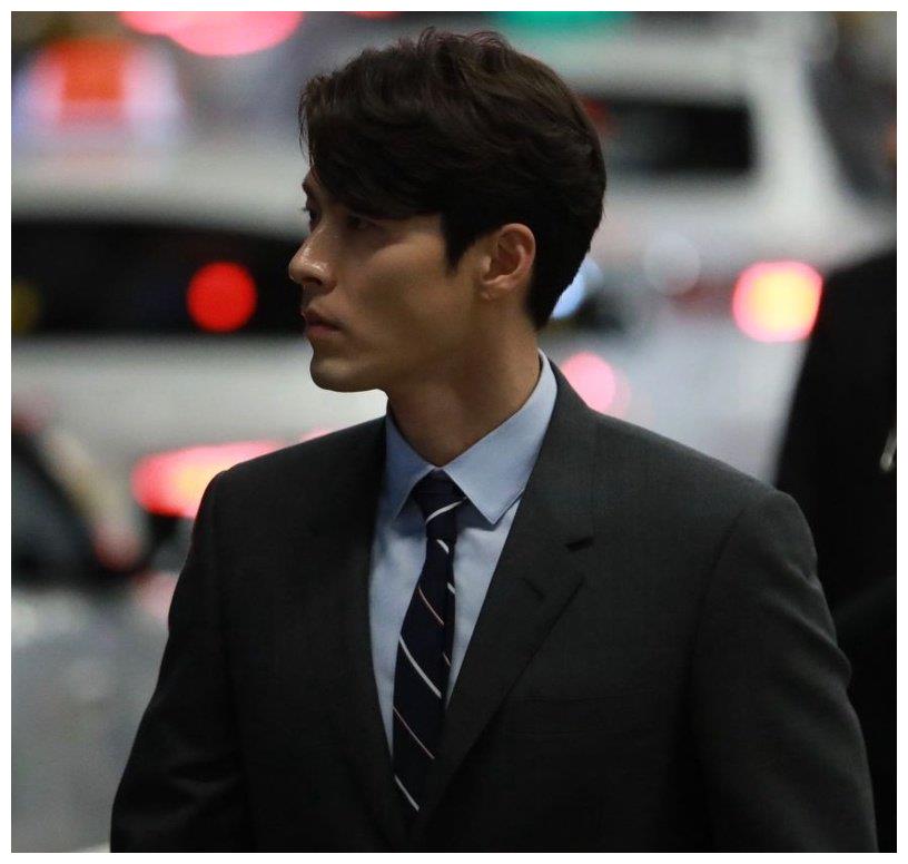 玄彬侧颜杀帅照玄彬高挺鼻梁微翘睫毛百想台下是禁欲商界菁英