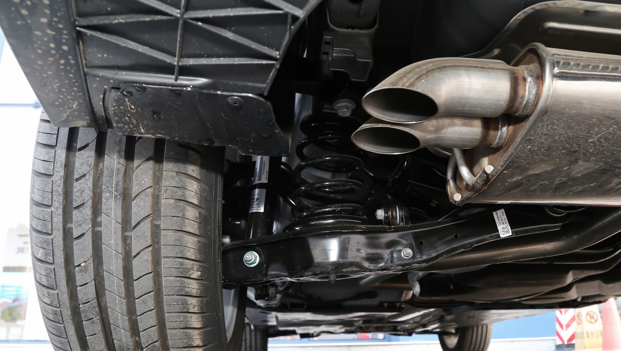 (捷达vs7)(柯米克)除了加速,两车在底盘调教上也有较大的差距,捷达vs7