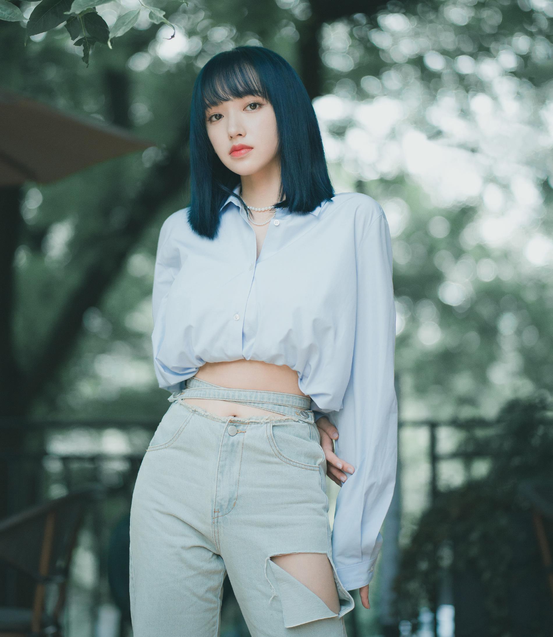 程潇录制《哎呀好身材》,穿搭摩登时尚,身材曲线真是绝了!