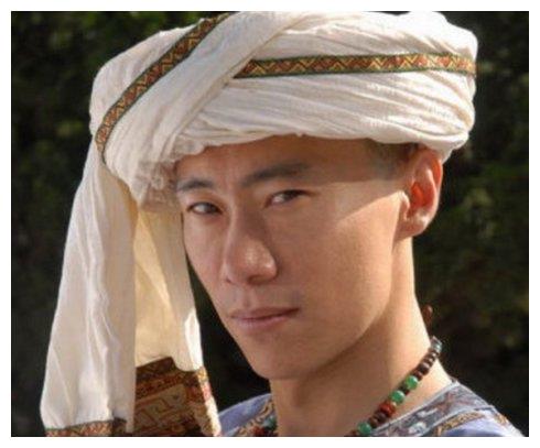 晋景公《长沙保卫战》扮演有血有肉的真汉子李本忠《于无声处》扮演杜