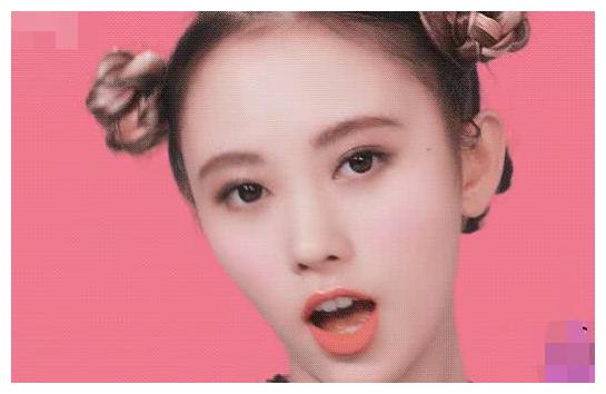 鞠婧祎没有刘海长啥样?头发全撩上去,这才是她真实的脸型
