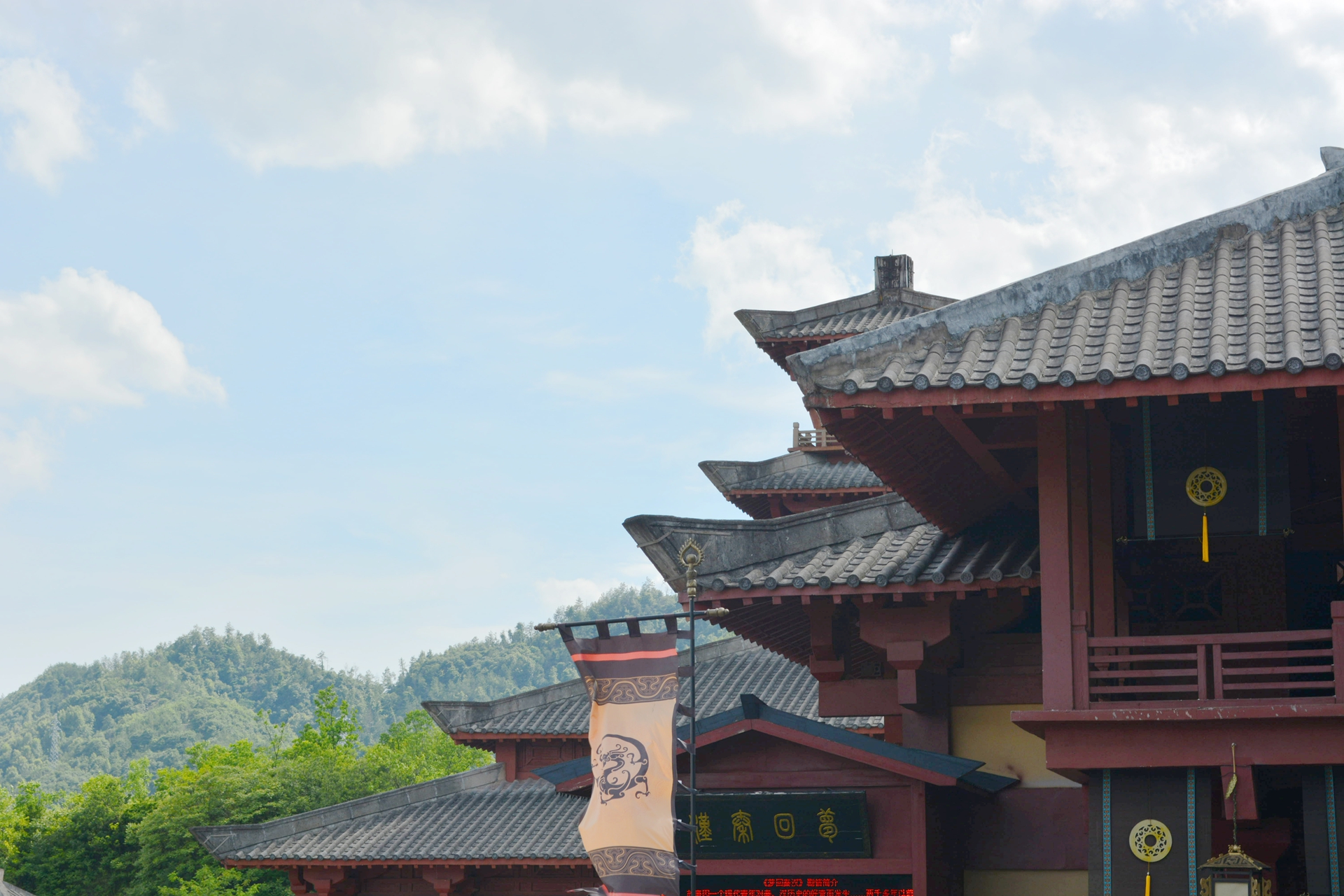 秦汉"的全息情景剧,因为天桥不通,绕道了一番后错过了时间没能看成