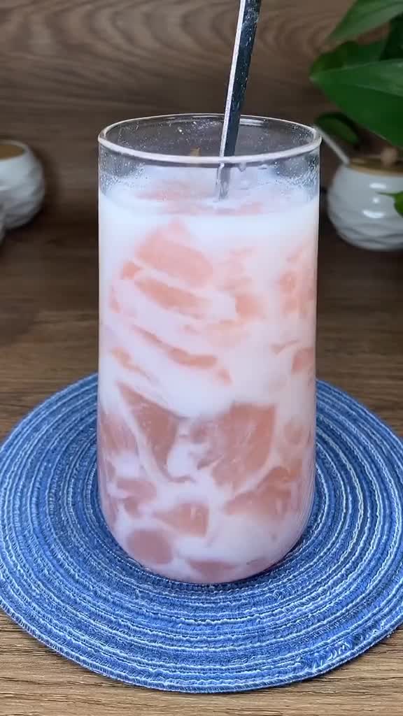 桃之夭夭桃冻撞奶 浓浓的椰奶,配上蜜桃的香味,真是太好喝啦__财经