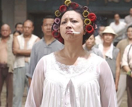 包租婆是何身份周星驰为她三顾茅庐她却为麻将几经折首