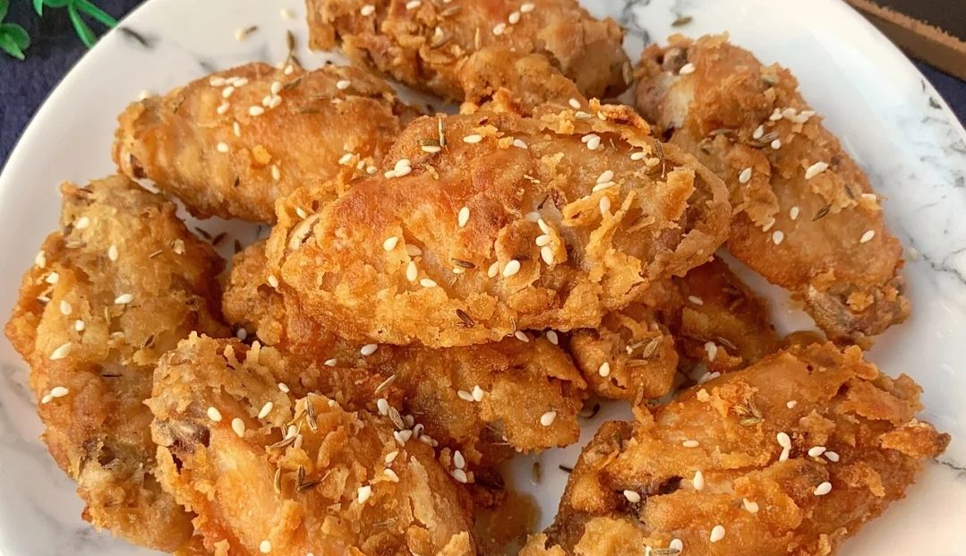 史上最好吃的香酥孜然脆皮鸡翅,外皮酥酥脆脆,里层鲜嫩多汁