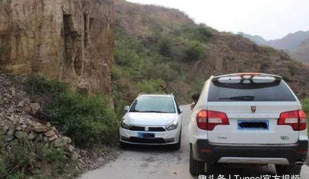 窄路会车技巧,原来这么简单,驾校一般都不会教