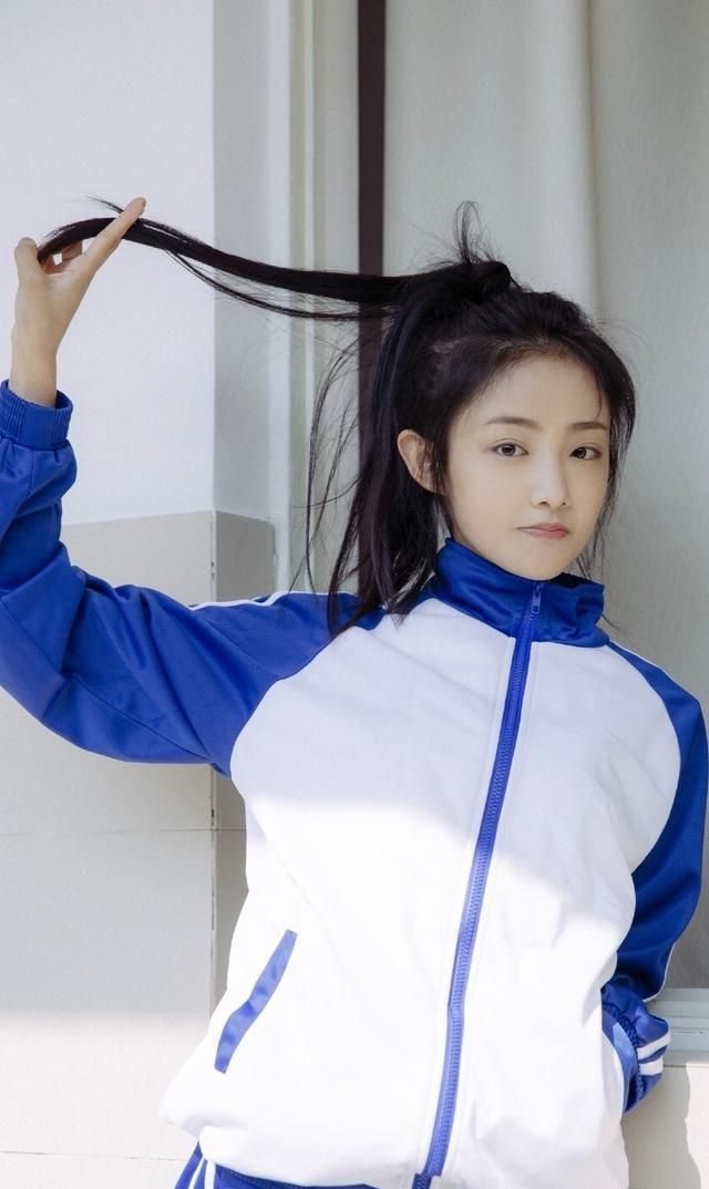 吴佳怡美照分享,穿上学生装的她简直毫无违和感,太清纯了!