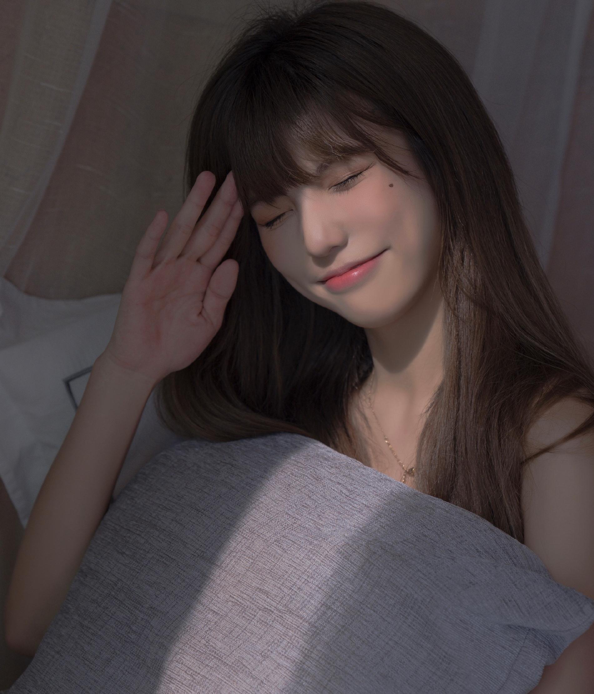 美女图鉴:气质优雅可爱的长发小姐姐