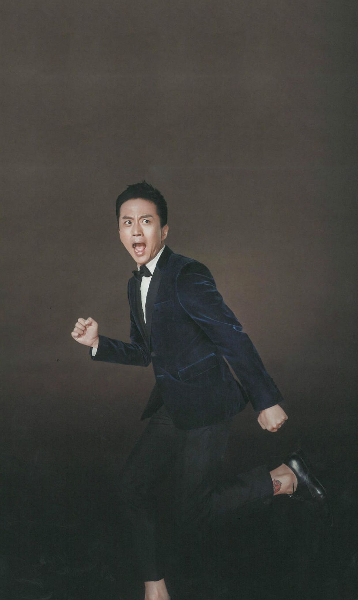 搞怪大叔邓超听闻没人敢和他拍照?_高清图集_新浪网