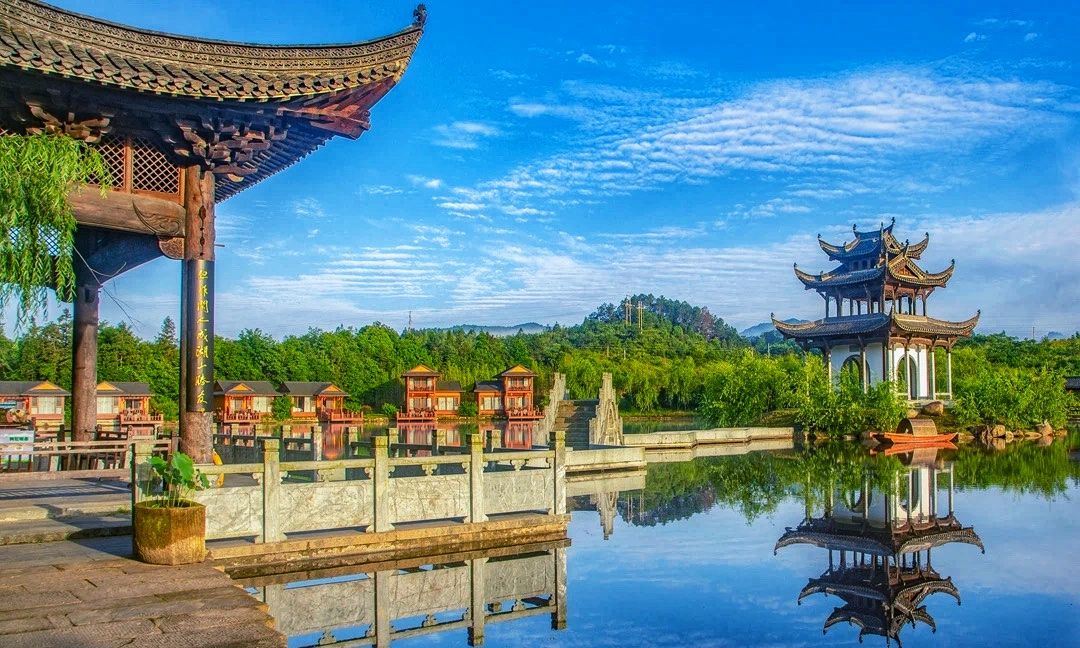 婺源水墨上河景区活色生香的水墨画卷被评为国家4a级景区