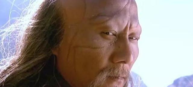 他在电视剧中出演反面人物,妻子是还珠格格里的她,好美