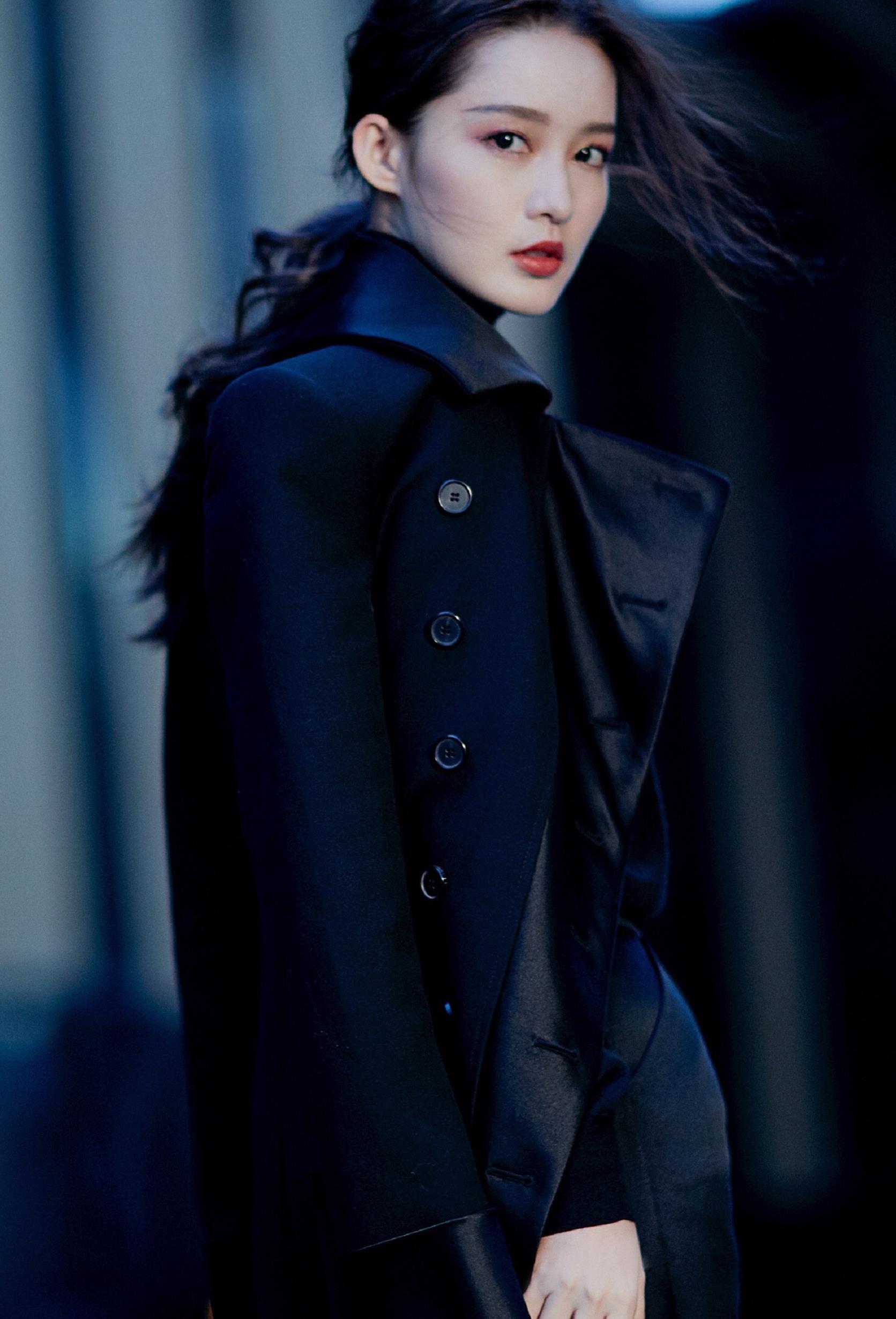 李沁第8025期时尚潮流美图欣赏