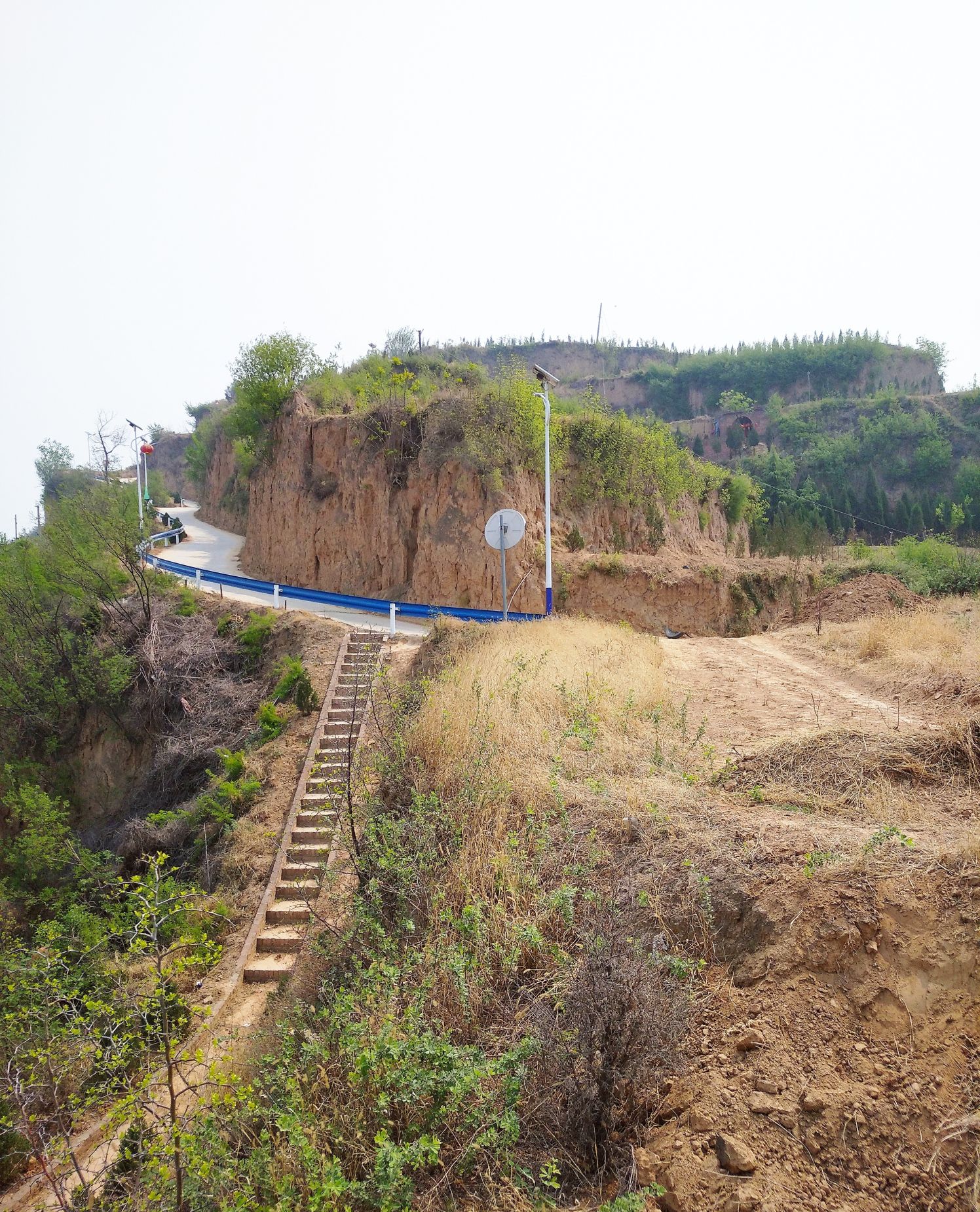 "伏羲台" 伏羲在这里创立"八卦",这里有"河图洛书"的故事