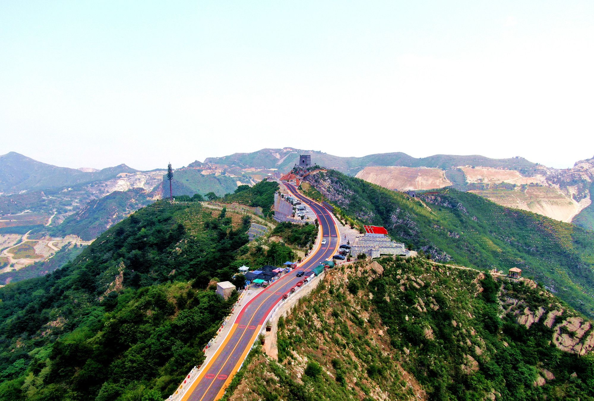 以险峻秀丽著称,圣福天路,令人流连忘返