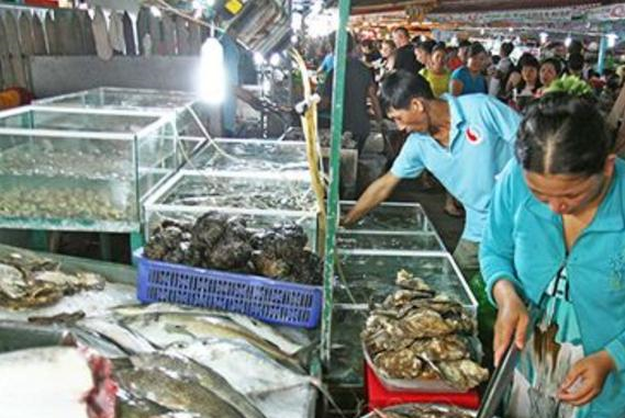 逛越南海鲜市场，买了一大堆海鲜，结账的时候，我却一脸懵逼样