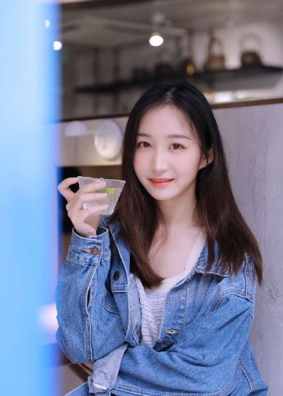 snh48-张怡晒出随拍美照,女神称"今年夏至是蓝色的"