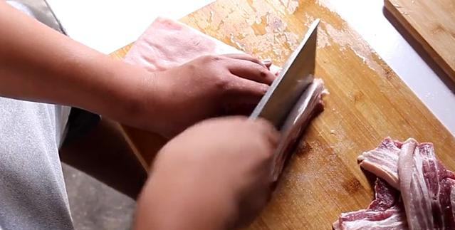 五花肉还可以这么做,在砂锅里一煮,吃起来一点都不油腻!休闲区蓝鸢梦想 - Www.slyday.coM 五花肉还可以这么做,在砂锅里一煮,吃起来一点都不油腻!休闲区蓝鸢梦想 - Www.slyday.coM