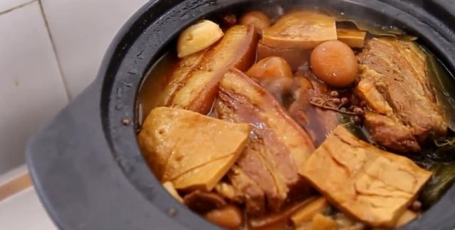 五花肉还可以这么做,在砂锅里一煮,吃起来一点都不油腻!休闲区蓝鸢梦想 - Www.slyday.coM 五花肉还可以这么做,在砂锅里一煮,吃起来一点都不油腻!休闲区蓝鸢梦想 - Www.slyday.coM
