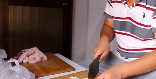 五花肉还可以这么做,在砂锅里一煮,吃起来一点都不油腻!休闲区蓝鸢梦想 - Www.slyday.coM 五花肉还可以这么做,在砂锅里一煮,吃起来一点都不油腻!休闲区蓝鸢梦想 - Www.slyday.coM