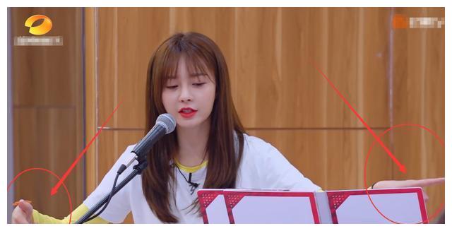 沈梦辰表演《大碗宽面》,手势却引热议,是不是"梅格妮"很明显