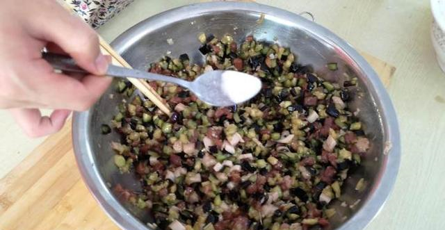 茄子不要再炒着吃了，这种做法更美味，鲜美多汁，一顿3个不够吃休闲区蓝鸢梦想 - Www.slyday.coM