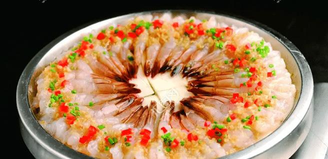 生煎明虾将明虾洗净沥干剪去虾须与爪尾