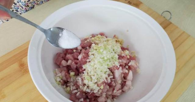 茄子不要再炒着吃了，这种做法更美味，鲜美多汁，一顿3个不够吃休闲区蓝鸢梦想 - Www.slyday.coM