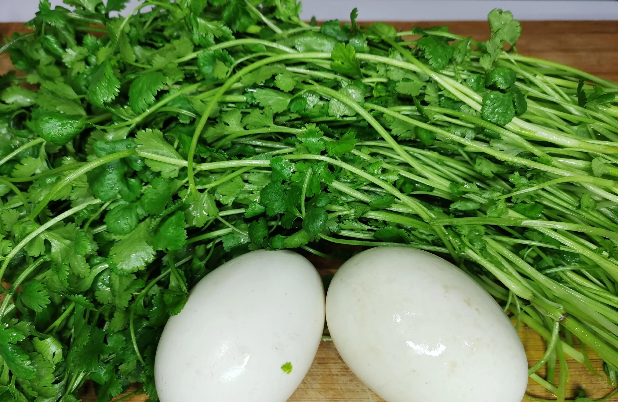 香菜和鹅蛋搭配的新吃法保证你没有见过春季必备美食