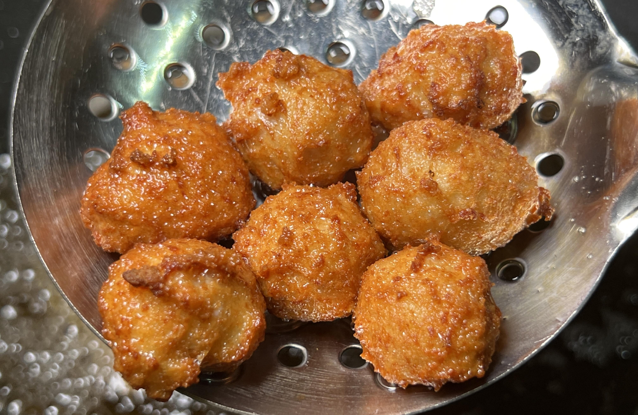 炸肉丸子不一样的做法,外皮酥脆,里面软嫩,放凉了不回软不油腻|炸肉