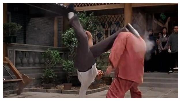 李连杰的倒挂金钩,甄子丹的无影脚,高难度动作我就服第三位