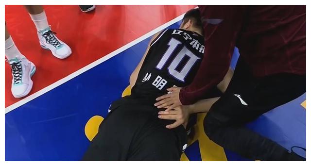 错怪赵睿了!丛明晨复出后又上演扑身防守,但这回受伤的是林书豪