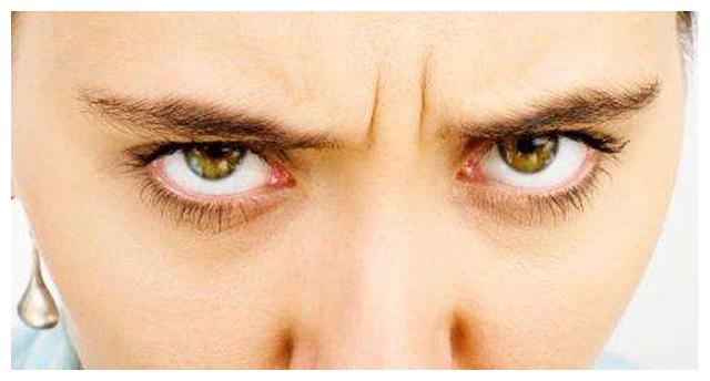 印堂出现了这些纹路,那么说明这个人气度不凡,一定是好命