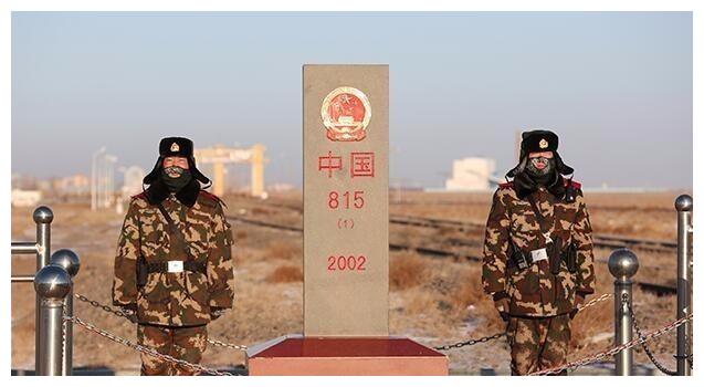 中俄边境,俄用稻草人站岗?看到中国军人做法后,竖起大拇指点赞