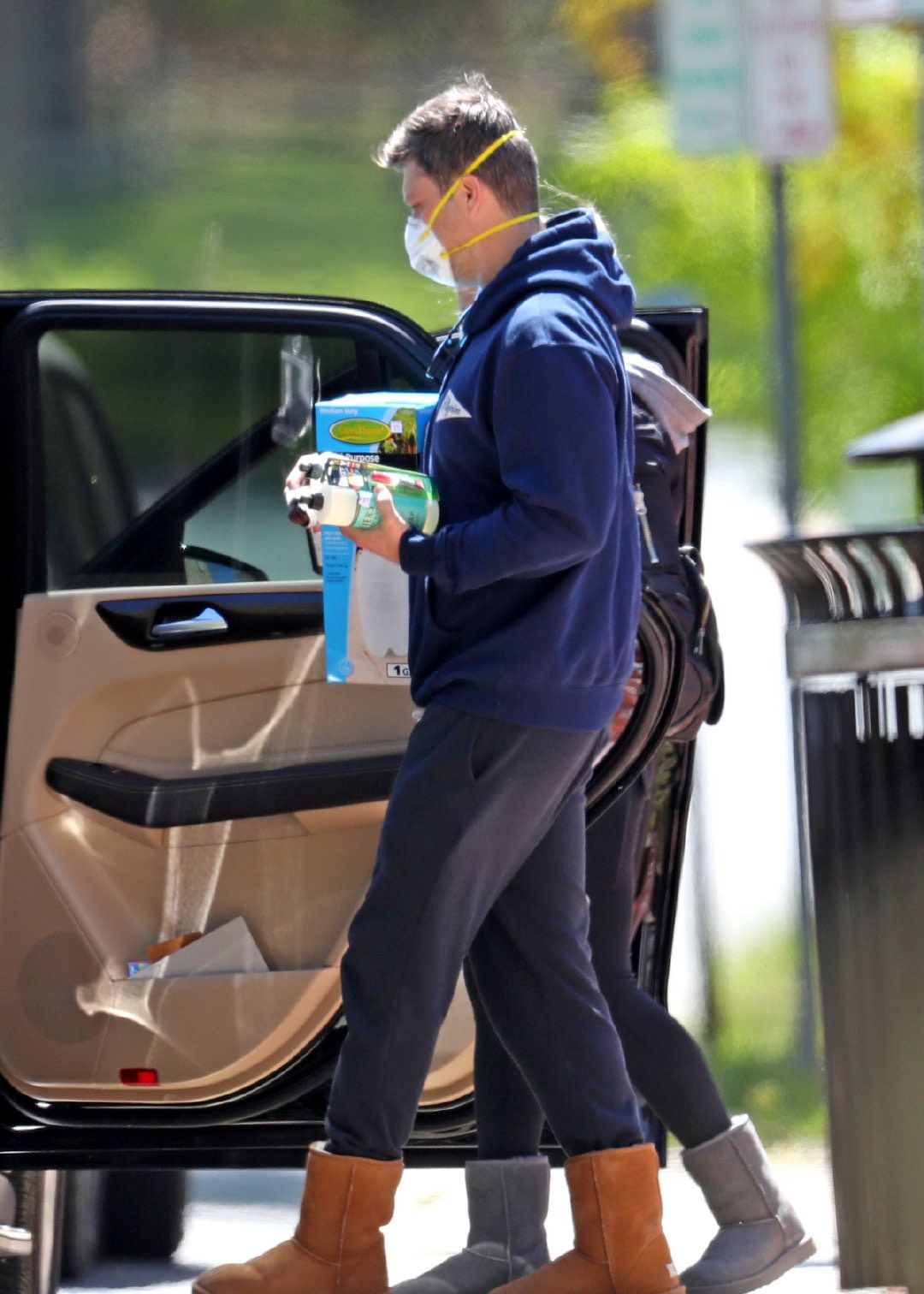 斯嘉丽约翰逊和未婚夫colin jost最新纽约街拍美图