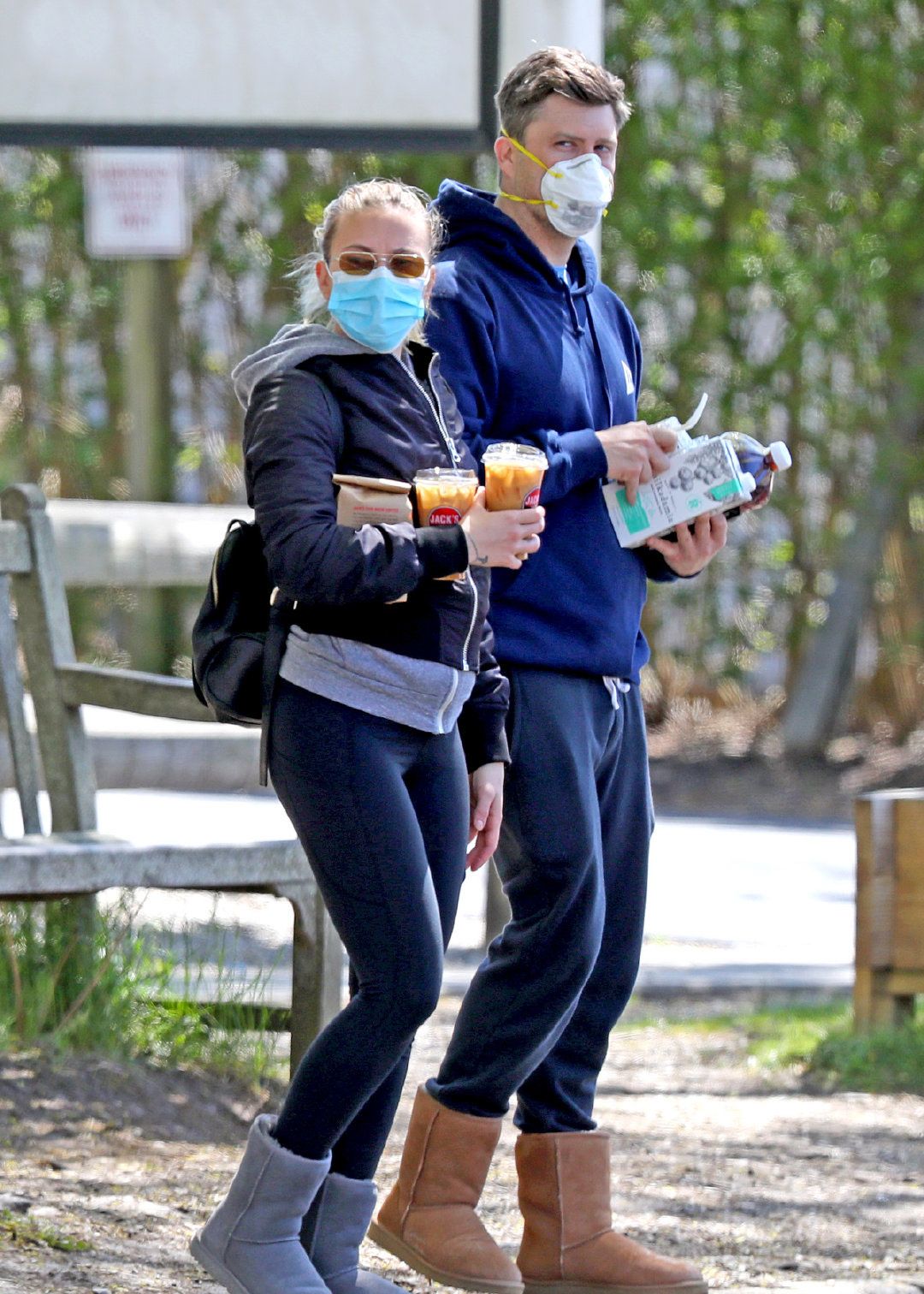 斯嘉丽约翰逊和未婚夫colin jost最新纽约街拍美图