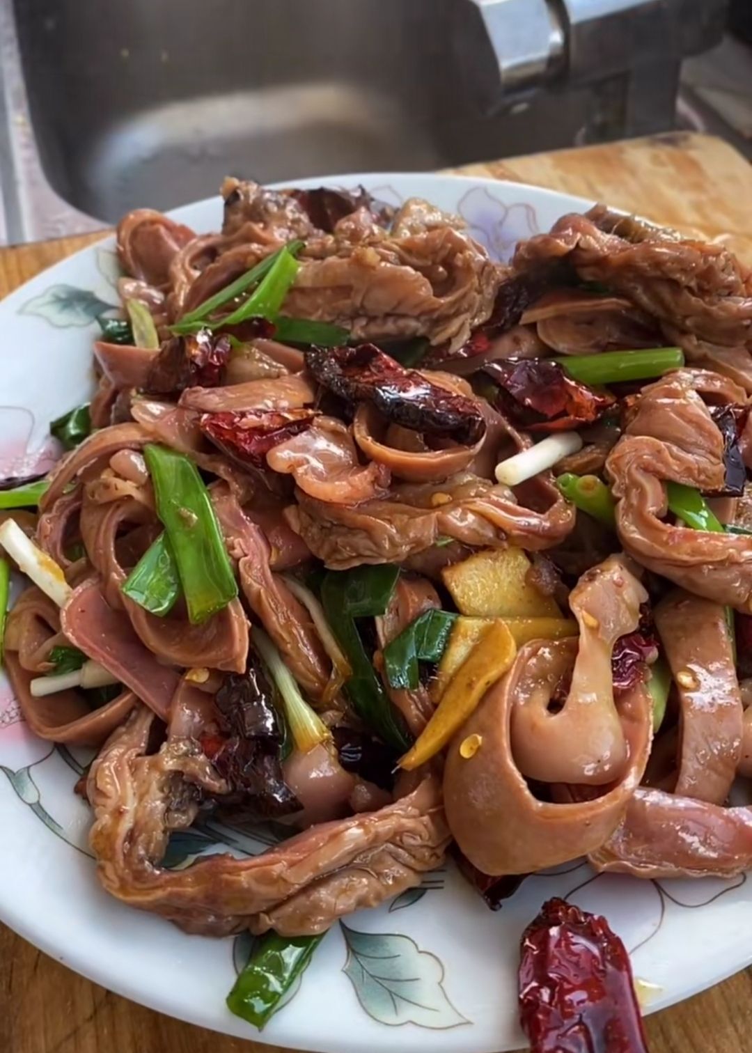 东北小伙儿做东北下酒硬菜,如今粉丝过200万,南方人恐怕吃不惯_高清