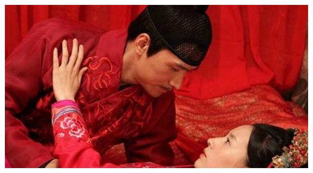 古代夫妇洞房花烛夜时为何规定丫鬟必须在床边守候